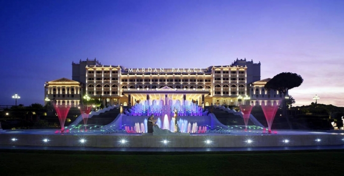 Dünya yıldızlarını ağırlamıştı
şimdi haciz memurları kapıda