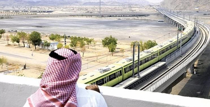 Suudiler 266,6 milyar dolarlık projeleri durdurdu