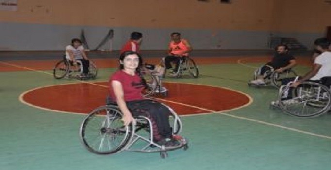 Doğuştan engelli Birgül Kaplan'ın spor aşkı engel tanımıyor