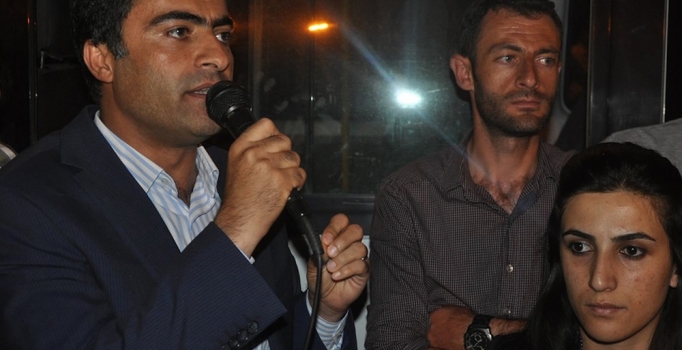 HDP'li Abdullah Zeydan 
"tükürük" için özür diledi!