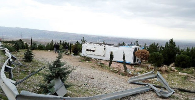 Kerbela yolunda kaza: 20 ölü