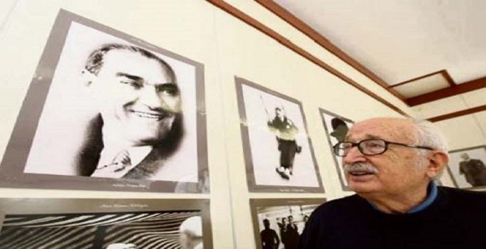 Atatürk’ü fotoğraflarla dünyaya anlatıyor