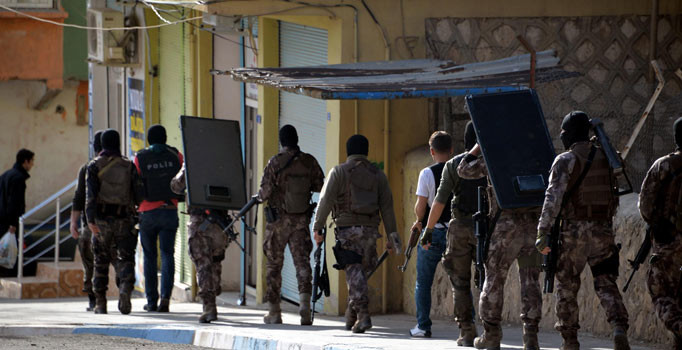 El yapımı patlayıcıyı kaymakamın odasına koymuşlar