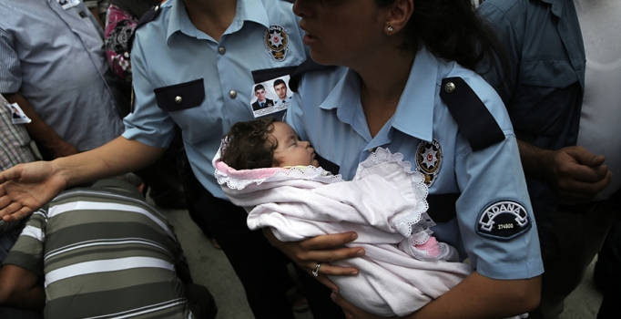 Kahraman şehit polisler 
dualarla uğurlandı