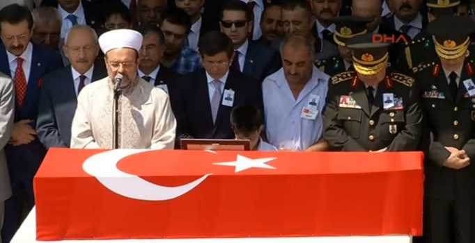 Liderler şehit 
onbaşıyı uğurladı