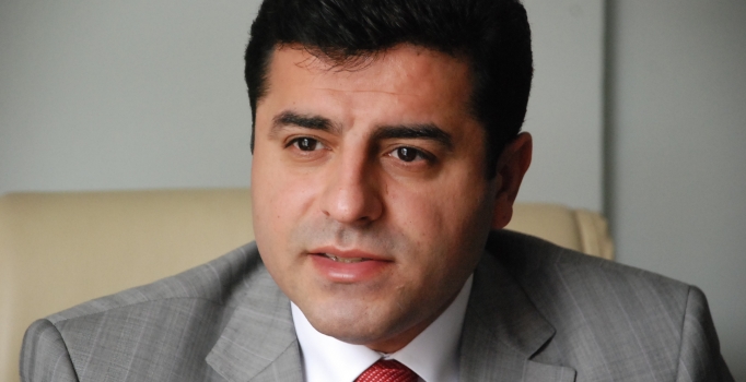 Demirtaş: 16 şehit var 
kamyonlar için çağrı yaptı