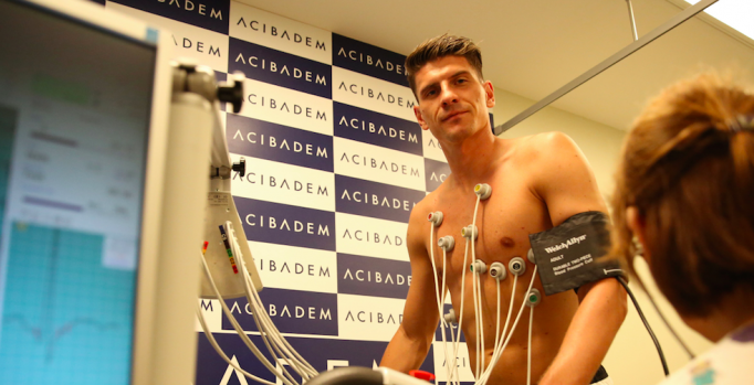 Mario Gomez sağlık kontrolünden geçti