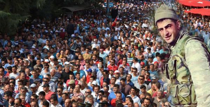 Şehidi tam 20 bin kişi uğurladı