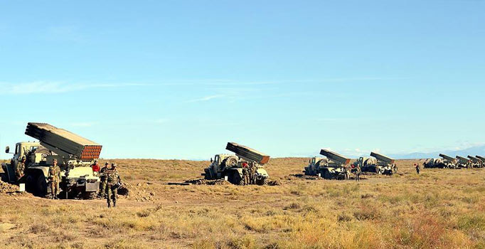 Azerbaycan ordusu geniş çaplı tatbikata başladı