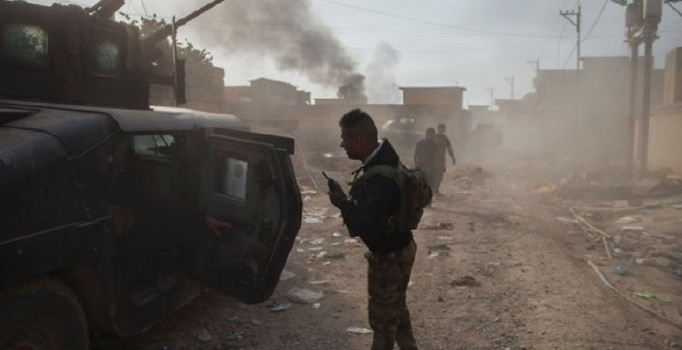 Musul'da şiddetli sokak çatışmaları yaşanıyor