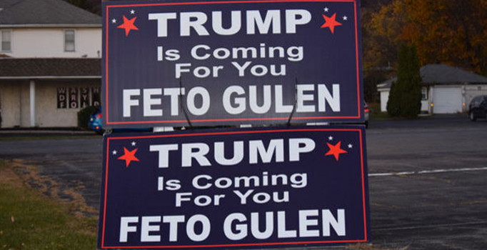 ABD'de Trump taraftarlarından 'Trump senin için geliyor FETÖ' pankartı