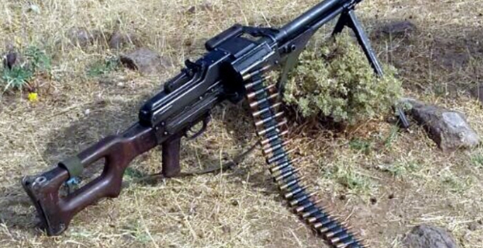 Bitlis'te teröristler 
silahlarını bırakıp kaçtı