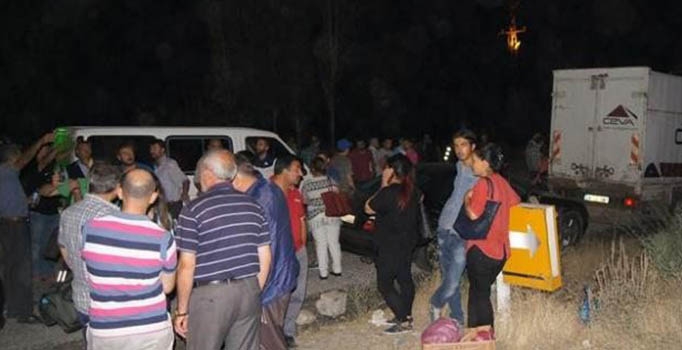 PKK yol kesip 70 yolcuyu 
2 saat rehin aldı