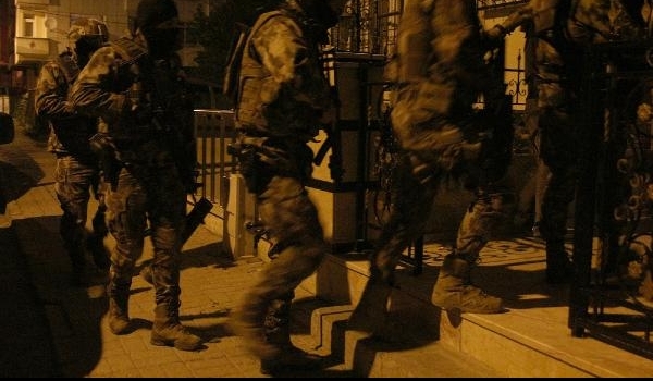 Adana’da 600 polisle DEAŞ operasyonu: 30 gözaltı | Son dakika haberleri