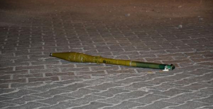 Emniyete saldıran yaralı 
PKK'lılar lüks araçla kaçtı