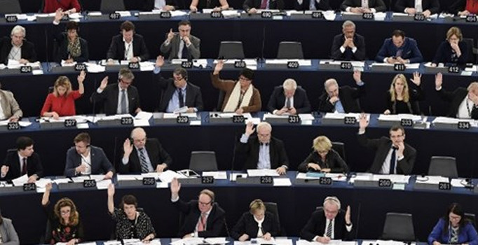 Avrupa Parlementosu'ndan "Türkiye ile müzakereler dondurulsun" girişimi