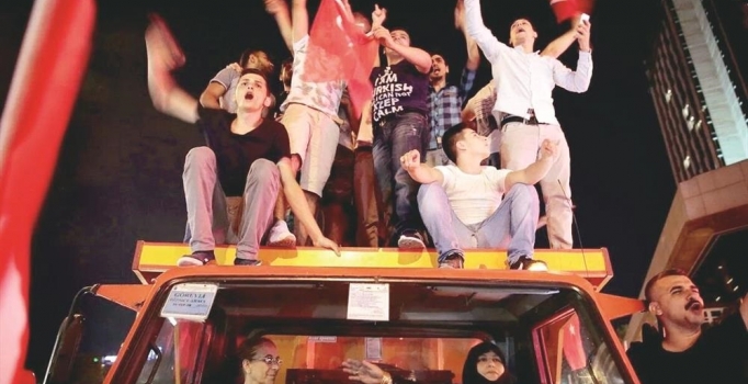 Türk halkı darbe girişimi ve teröre rağmen umutlu ve memmun