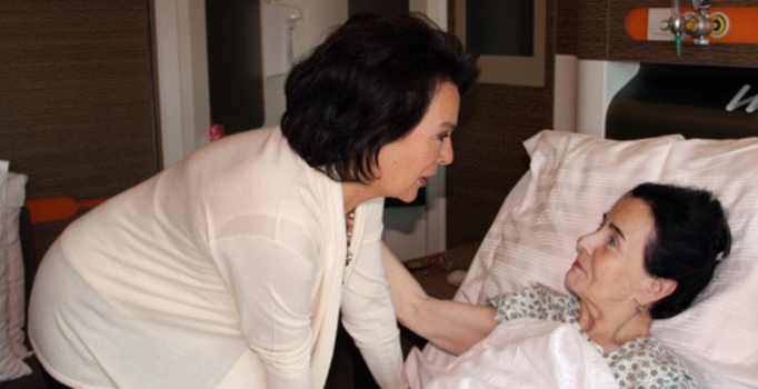 Ünlü sanatçı Fatma Girik ameliyat oldu