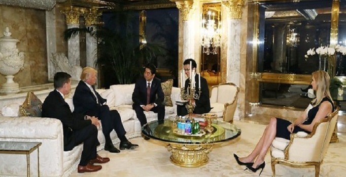 Trump Japonya Başbakanı Abe ile görüştü