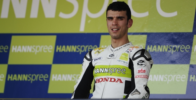 Hamza'sını toprağa verdi,
bir hafta sonra yarıştı