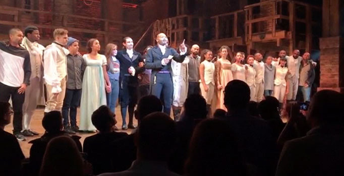 Trump tepki gösterdi: Yardımcısı Pence'e "Hamilton" protestosu