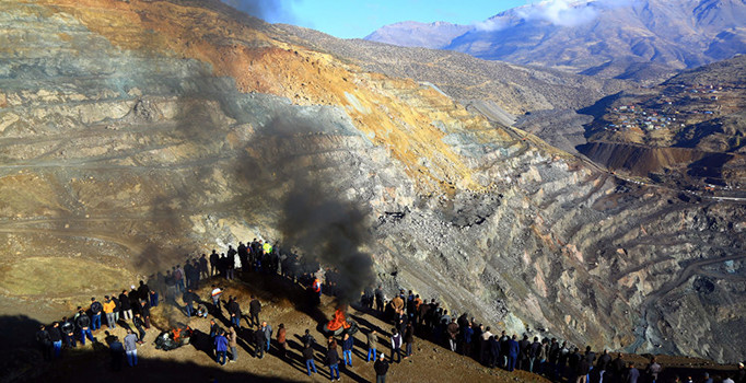 Siirt'teki maden faciasında iş makinelerinin yeri tespit edildi