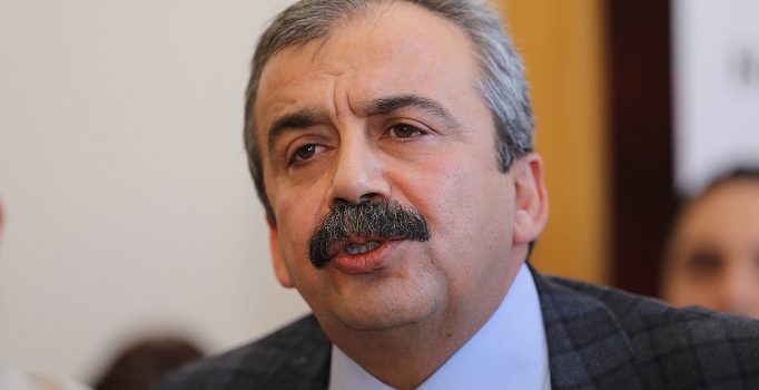 Sırrı Süreyya Önder 
kızını evlendirdi