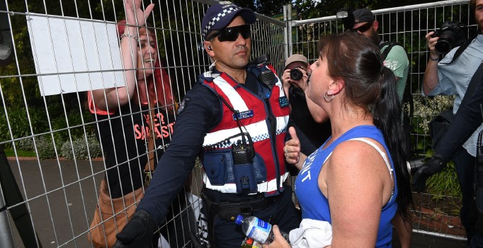 Avustralya'da Trump destekçileri ve karşıtları karşı karşıya geldi