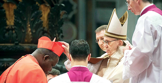 Papa prenslerini kenar mahallelerden seçti