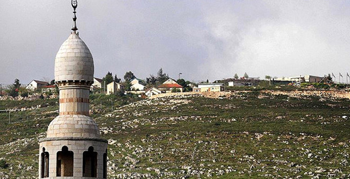 İsrail, hoparlörden ezan okuyan caminin imamına paza cezası kestiler
