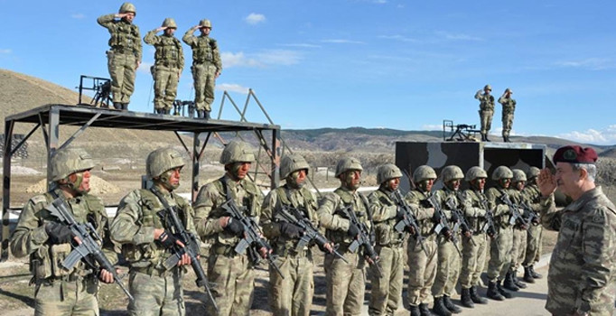 TSK'nın subay ve astsubay alımı ilanına 4 günde rekor başvuru