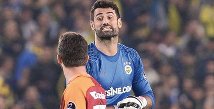 Kadıköy'de Sabri tezahüratı: Volkan ortaya 3'lü çektir Sabri'ye