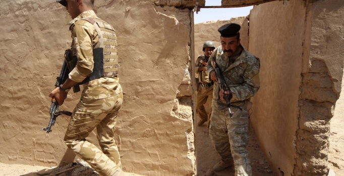 Irak Ordusu Elbu Ferrac'da ilerliyor