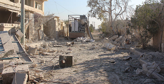 Rusya, Suriye'nin Halep kentinde ilaç fabrikasını bombaladı