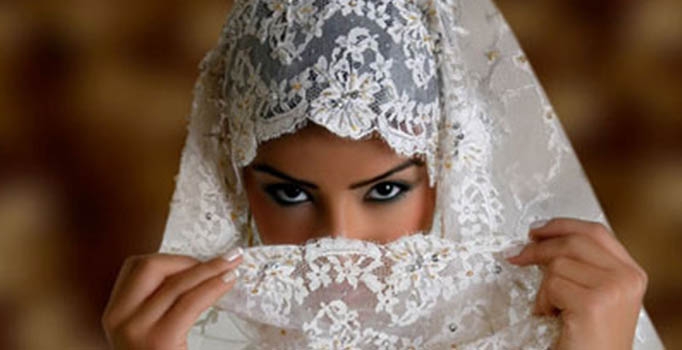 Düğün sonrası eşini makyajsız görünce dava açtı