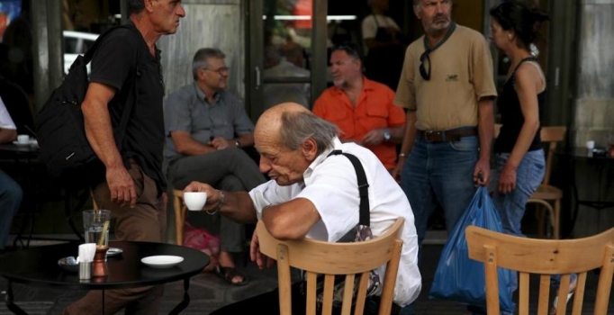 Yunan halkının sırtındaki iki yük: Ekonomik kriz ve vergi