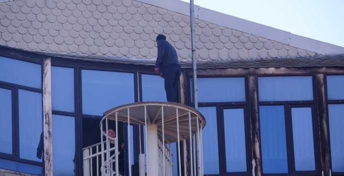 Edirne'de 22'nci kez intihar girişiminde bulunan vatandaş polisi 2 saat uğraştırdı