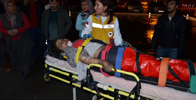 Aladağ'da yurt yangınında yaralanan öğrenciler karnelerini hastanede aldılar