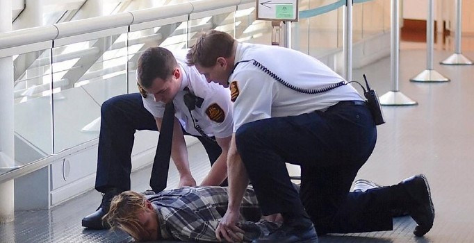 Sığınmacı hakları savunucuları Avustralya'da meclisi bastı