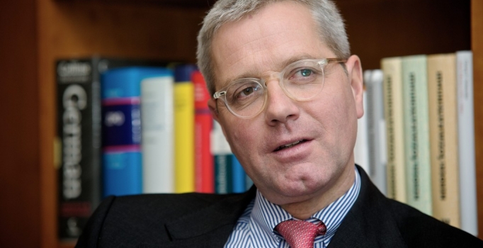 Alman Meclisi'nde komisyon başkanından ders: Halep bizim felaket sembolümüz