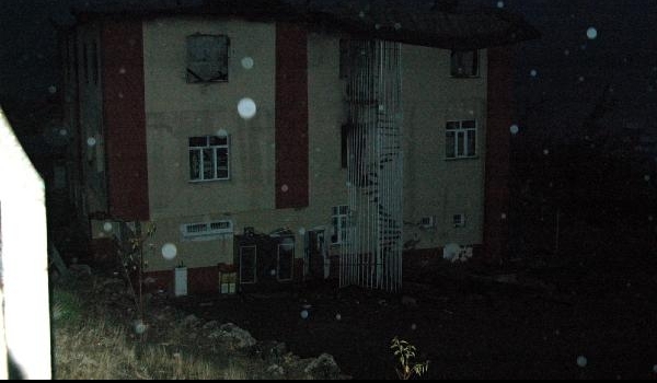 Yurt yangında ölen kızların cesetleri birbirine sarılı bulundu | Son dakika Adana haber