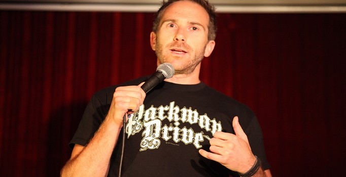 Kolombiya'da düşen uçakla alay eden komedyene büyük tepki!