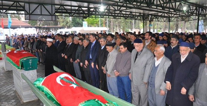 Adana'daki yangın faciasında hayatını kaybeden 12 kişiye veda