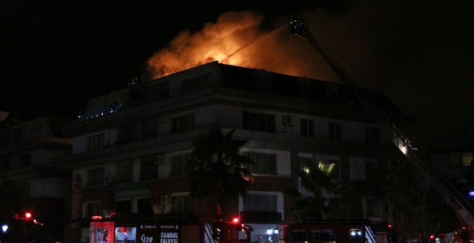 Galatasaraylı futbolcu Cavanda'nın da oturduğu rezidansta yangın