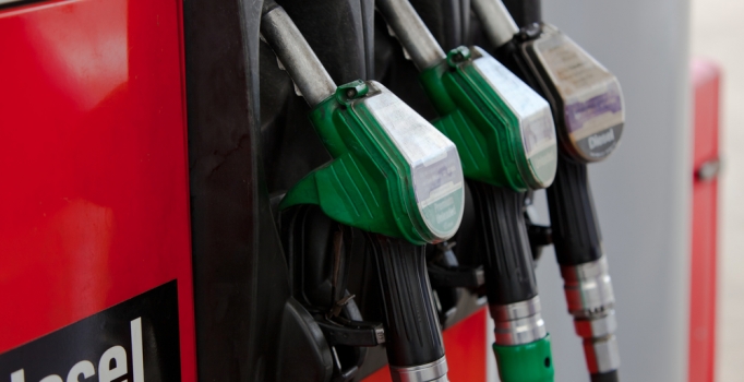 Önce benzin sonra mazotun fiyatında indirim yapıldı