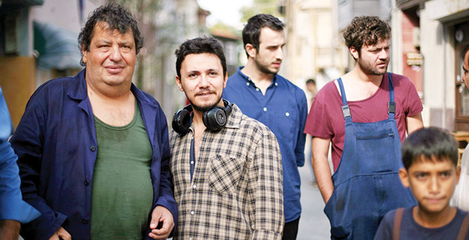 Diyalize giden usta tiyatrocu Erdal Tosun tavanı çöken araçta yaşamını yitirdi