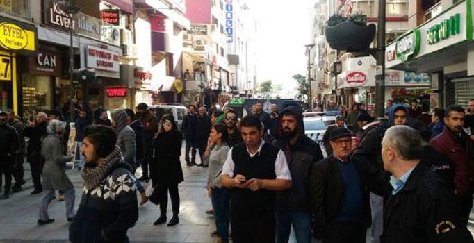 İzmir'de bomba alarmı! 20 bina boşaltıldı