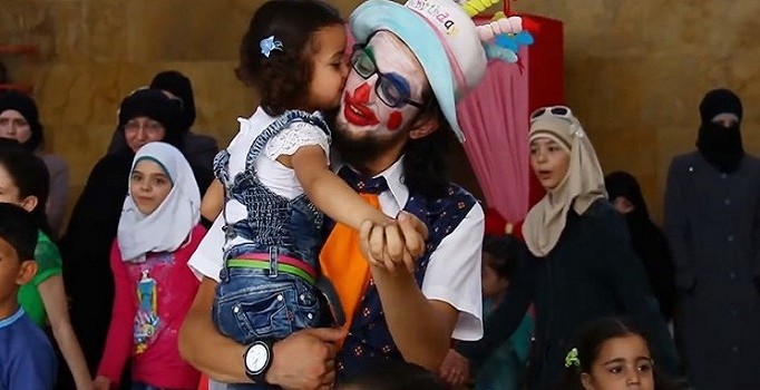 Halepli çocukların palyaçosu bombardımanda öldü