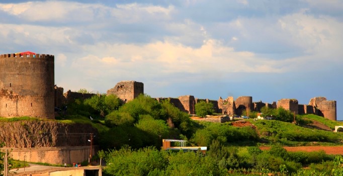 Bilime yön veren astronomi alimi Şeyh Mevlana Ensari-i Nakşibendi Diyarbakır Sur’da yatıyor