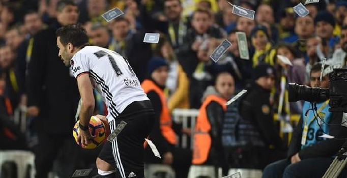 Dolarla Gökhan Gönül protestosu